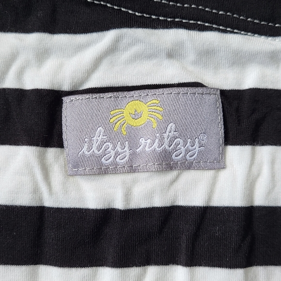 Itzy Ritzy 4-in-1 Mom Boss Nursing Cover/ Car Seat Cover/ Scarf Black & … - Picture 4 of 14